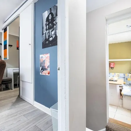 Apartment Bright 1br Flat With Free Parking & Easy Access *