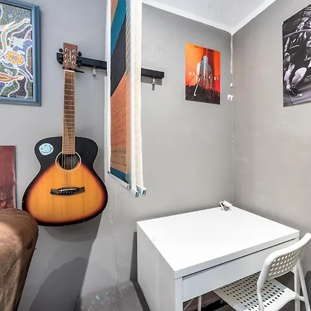 Bright 1br Flat With Free Parking & Easy Access